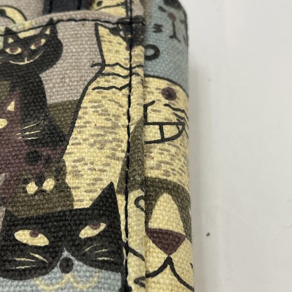 Unionbay Zip Around Bifold Wallet Cat Design w/ Wrist Strap - Picture 6 of 12